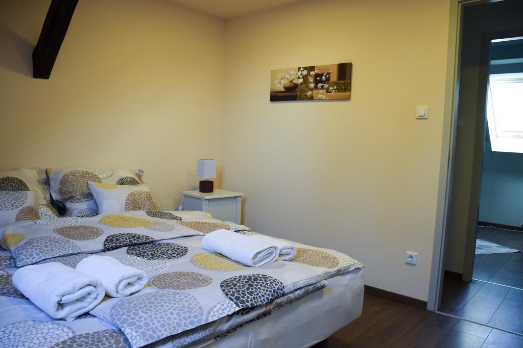 Nádor Apartman Apartamento Győr Quarto foto